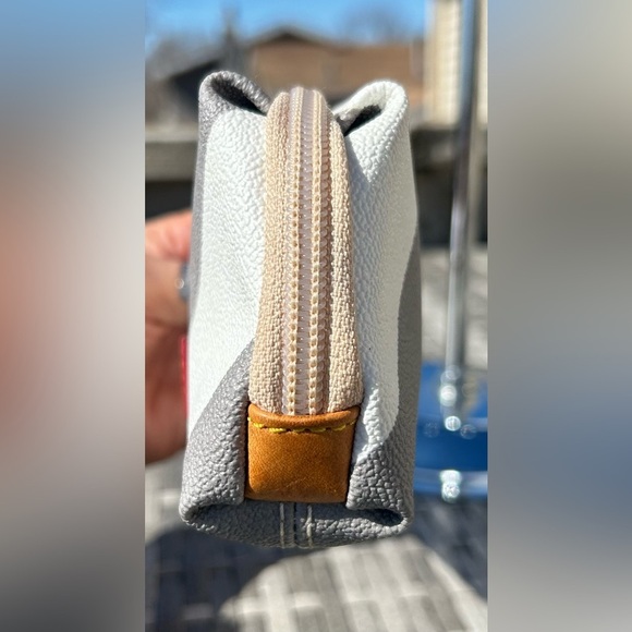 Dooney & Bourke Small Leather Zipper Travel Cosmetic Bag Pouch NWOT!​​ - Picture 5 of 7